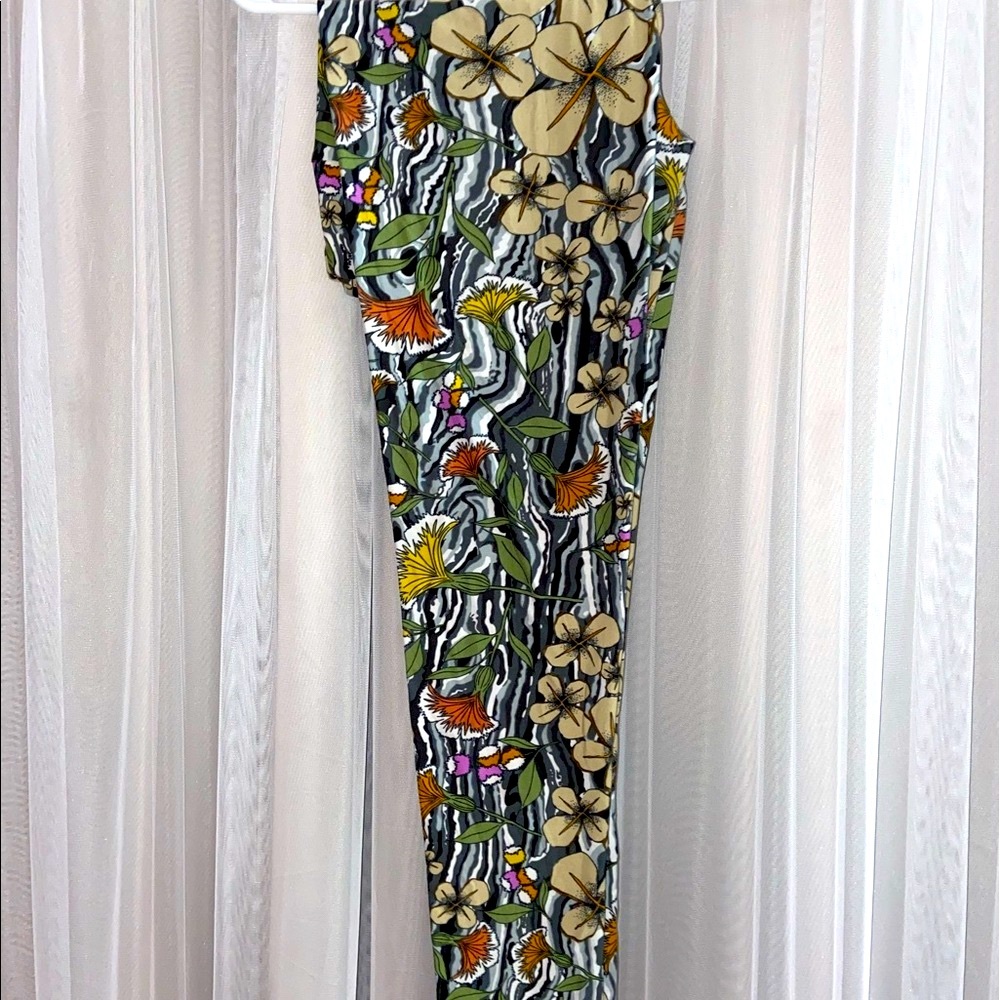 NWOT LULAROE LEGGINGS